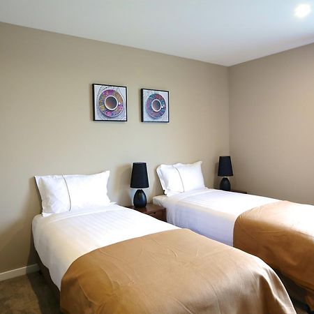 Golden Sun Apartment -Two Bedrooms, Three Bedrooms Christchurch Exteriér fotografie