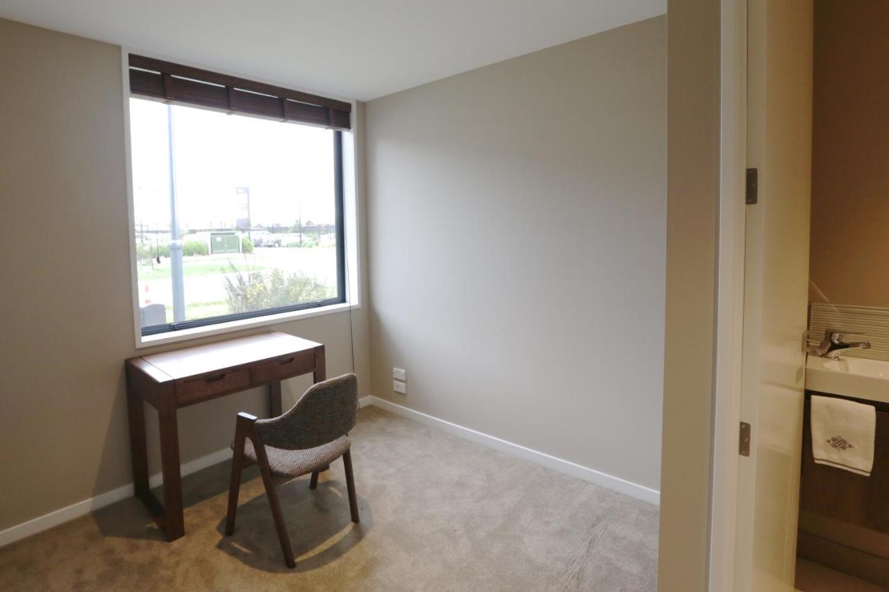 Golden Sun Apartment -Two Bedrooms, Three Bedrooms Christchurch Exteriér fotografie