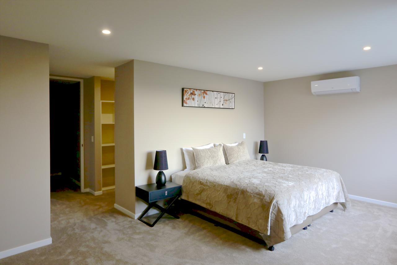 Golden Sun Apartment -Two Bedrooms, Three Bedrooms Christchurch Exteriér fotografie