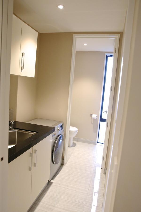 Golden Sun Apartment -Two Bedrooms, Three Bedrooms Christchurch Exteriér fotografie