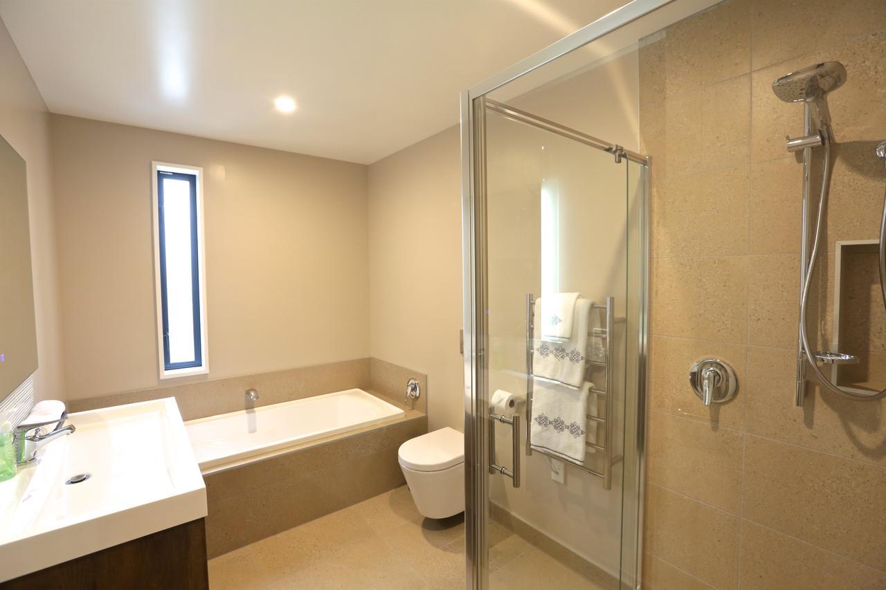 Golden Sun Apartment -Two Bedrooms, Three Bedrooms Christchurch Exteriér fotografie
