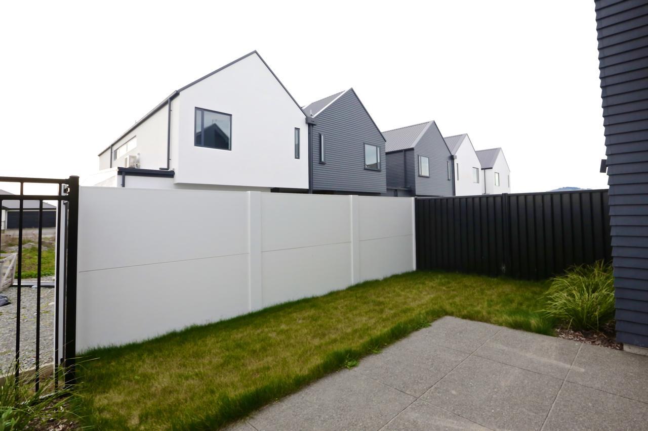Golden Sun Apartment -Two Bedrooms, Three Bedrooms Christchurch Exteriér fotografie