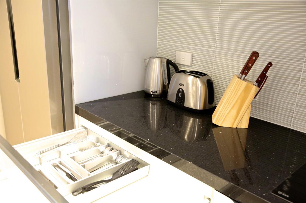 Golden Sun Apartment -Two Bedrooms, Three Bedrooms Christchurch Exteriér fotografie